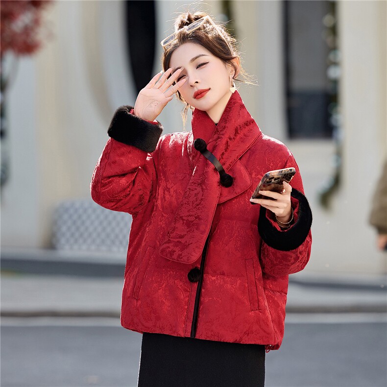 过年红色羽绒服女2025年冬季新款洋气时髦围脖加厚保暖白鸭绒外套,女装羽绒服,拾衣