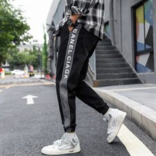 黑色