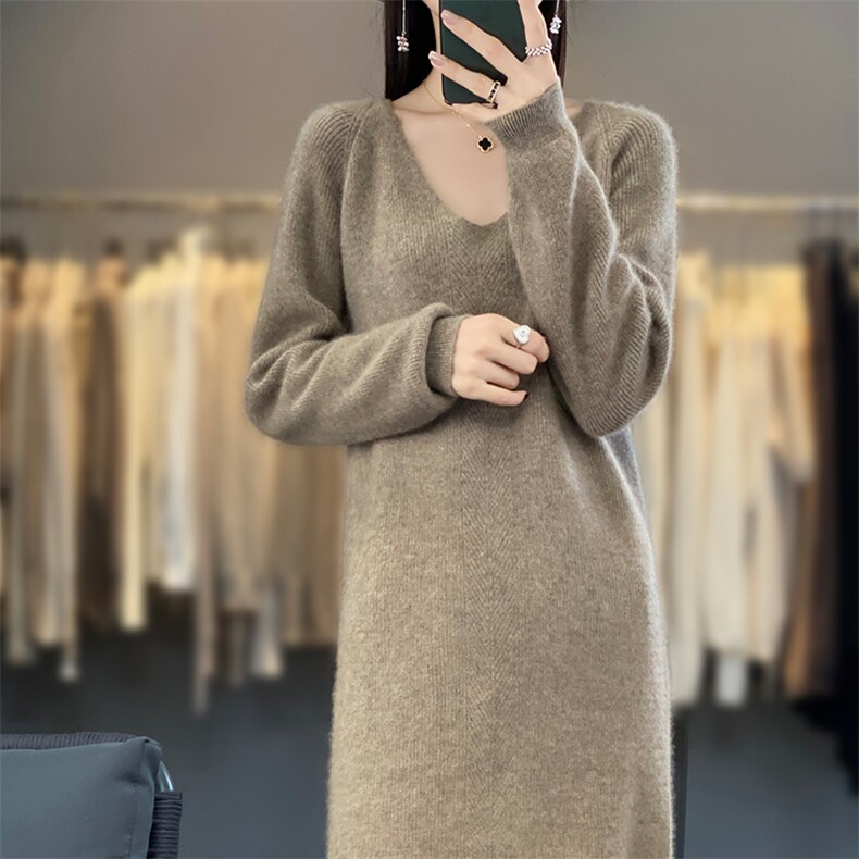 24秋冬新款V领羊毛衫女中长款气质显瘦针织毛衣连衣裙，女装连衣裙，蒙莲贝斯