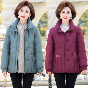 妈妈冬季羽绒服女加厚短款小个子中老年人奶奶保暖外套冬图片