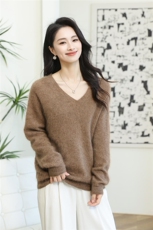 2025年秋季常规款通勤长袖时尚百搭通勤V领，女装针织衫/毛衣，梦织秋羊绒