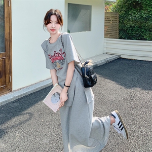 超火松弛感穿搭灰色卫衣套装女春夏2025新款盐系高级半身裙两件套图片