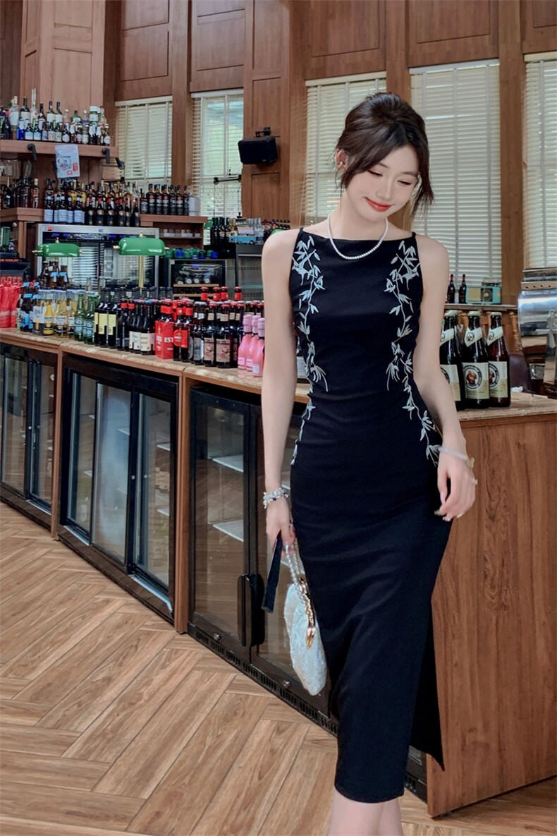 新中式风黑色一字领无袖刺绣修身连衣裙中长款L2467-P125-K165,女装连衣裙,2C276