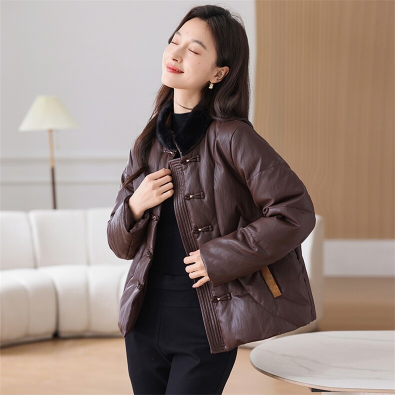 皮衣羽绒服女2025年洋气百搭时尚妈妈装冬季大码宽松白鸭绒外套，女装羽绒服，拾衣