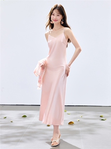 夏季新款现货！2026温柔风洋气重工刺绣花朵款马甲+珍珠吊带长裙图片