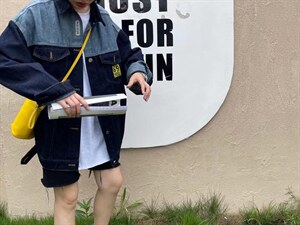 春季新款牛仔拼接外套图片