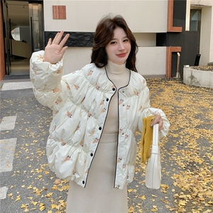 时尚圆领羽绒服女冬2025新款冰淇淋刺绣图案超火巨好看白鸭绒外套图片