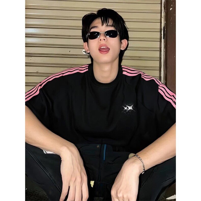 抖音得物品质二开240克宽松纯棉美式潮牌印花三条杠中性风短袖T恤，男装T恤，电商A486