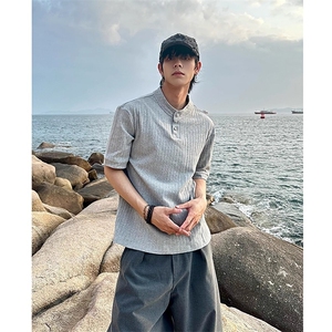 灰色亨利领针织短袖男款夏季老钱风肌理感正肩t恤cleanfit五分袖图片