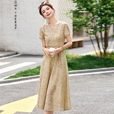 印花连衣裙女夏季2025新款高级感小个子气质收腰显瘦v领夏日裙子，女装连衣裙，欣贝拉