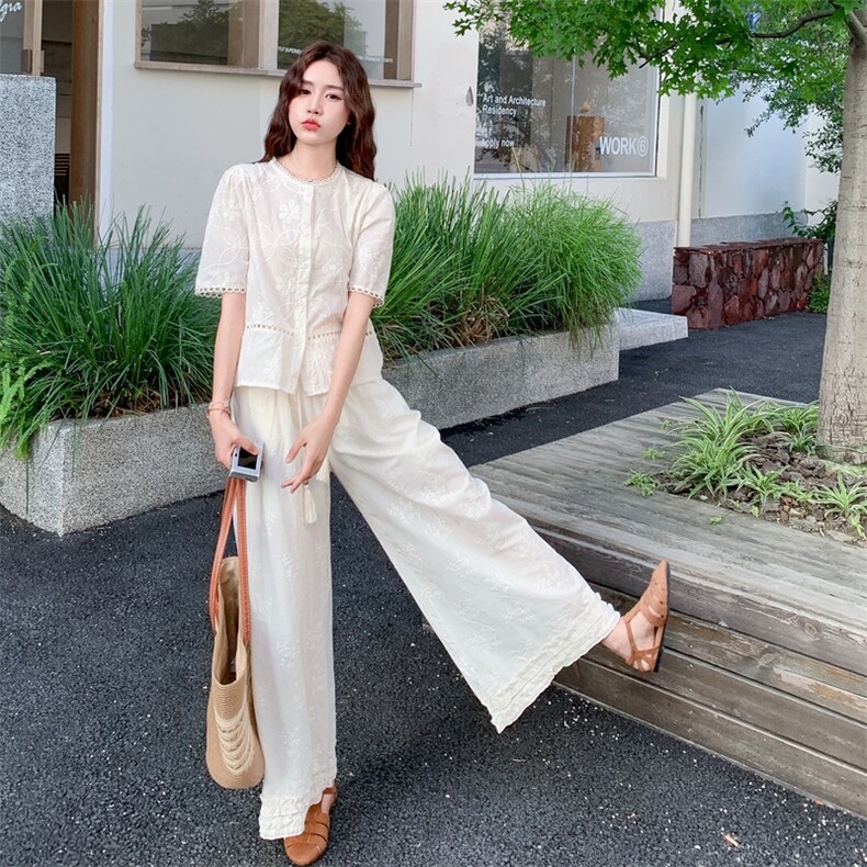 温柔风白色穿搭一整套女夏2025超火巨好看绣花上衣配阔腿裤两件套图片
