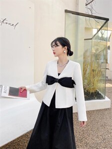 2022春款外套黑白两色，撞色设计，立体玫瑰花扣,其它,贻思茗