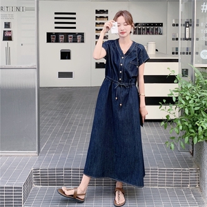 2025夏季新款韩版V领系带收腰显瘦牛仔连衣裙女中长款减龄A字裙子图片
