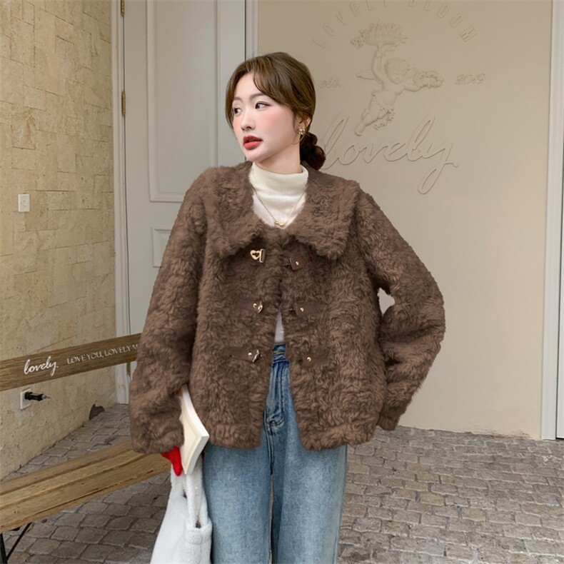 粉色娃娃领短款皮毛一体羊羔毛外套女秋冬法式少女感小个子时尚，女装短外套，浙宝128A