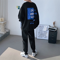 黑色