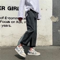 烟灰色
