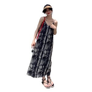 轻熟风复古扎染印花辣味吊带长裙女夏新款法式茶歇度假森系连衣裙图片