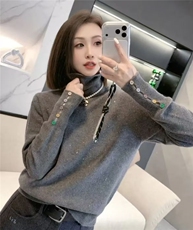 2025年秋季常规常规套头单件长袖半高领彩扣，女装针织衫/毛衣，暖烁特种纱工厂店