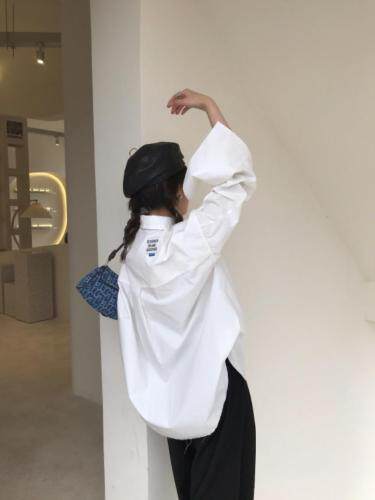 春季新款口袋刺绣衬衣，女装，Queena PHoebe