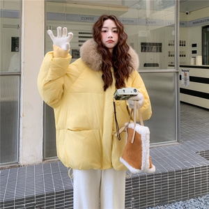 新款 淡黄色大毛领羽绒服 AD972-P275K418图片