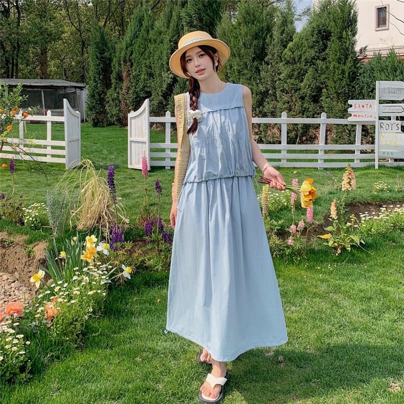 浅蓝色休闲套装裙女2025夏季新款法式设计感压褶背心半身裙两件套图片