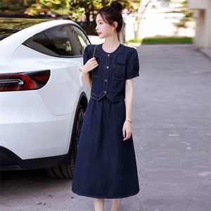 夏季网红爆款高级感牛仔半身裙两件套时尚洋气减龄盐系穿搭套装女图片