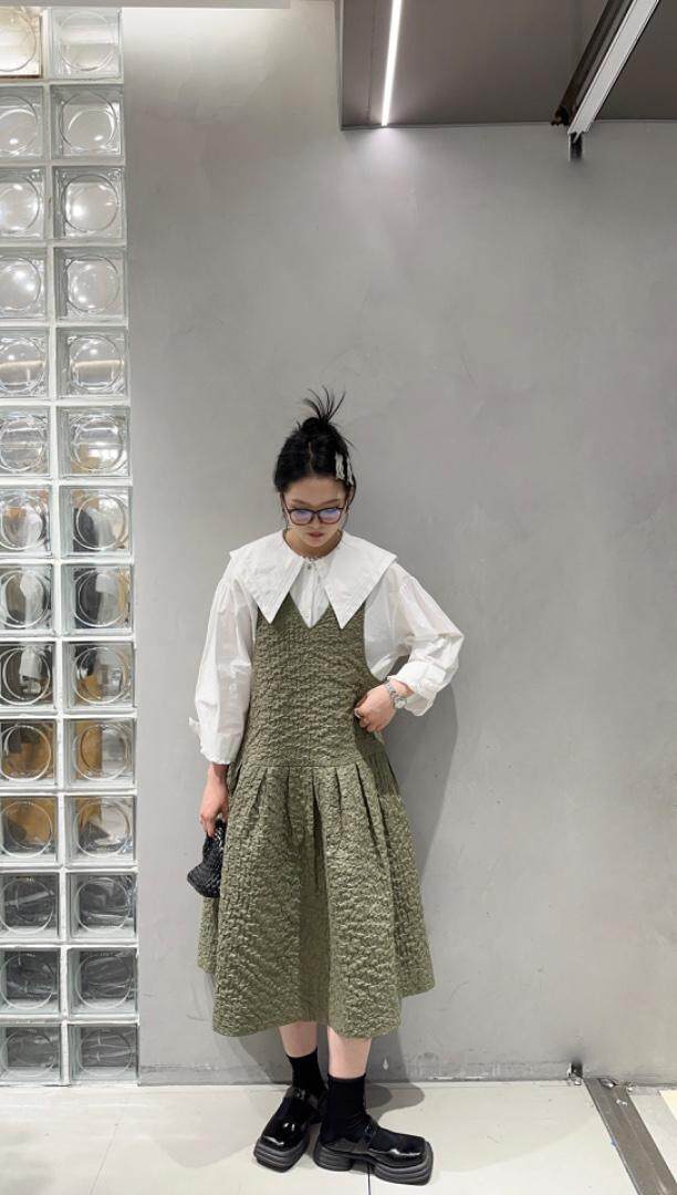 盐缩定制连衣裙搭配娃娃领衬衣，女装连衣裙，APM(5F)