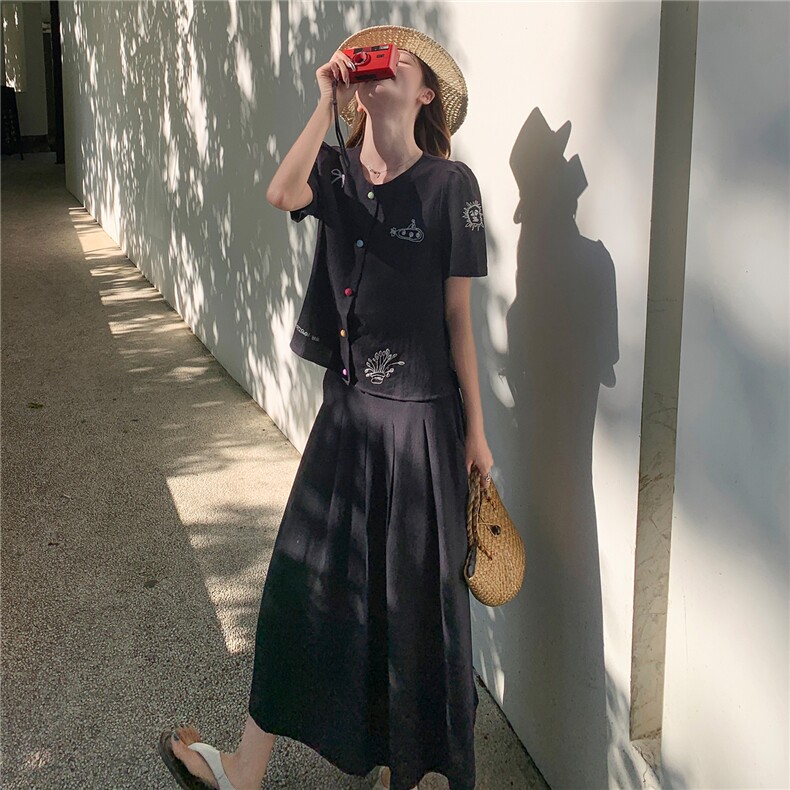 时尚休闲两件套裙女刺绣甜美风上衣百褶半裙套装女,女装套装/套裙,水衣源