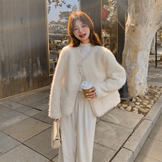韩版减龄蕾丝边羊羔毛外套女2025年冬季新款显瘦加厚短款皮毛一体，女装羊羔毛/颗粒绒，维壹