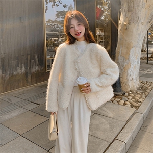 韩版减龄蕾丝边羊羔毛外套女2025年冬季新款显瘦加厚短款皮毛一体图片