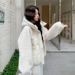 白色羊羔毛拼接羽绒服女2025冬季新款小个子减龄保暖90白鸭绒外套图片