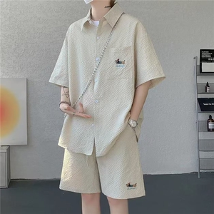 藏青色休闲衬衫短袖套装男2025夏季泡泡纱短裤穿搭帅气搭配一整套图片