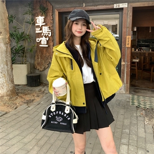 黄绿色加绒工装冲锋衣厚外套女秋冬2025新款减龄爆款派克服流行图片