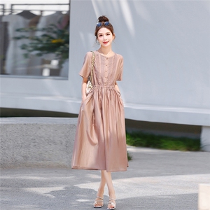 中年妈妈五十多岁洋气连衣裙新款夏季中长款收腰遮肚短袖天丝裙子，女装连衣裙，梦芯尔