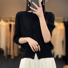 黑色