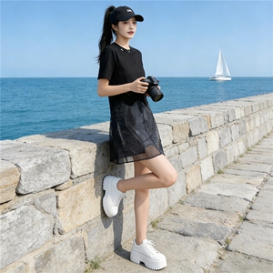 设计感小众时尚气质套装女夏新款圆领网纱拼接上衣牛仔短裤两件套图片