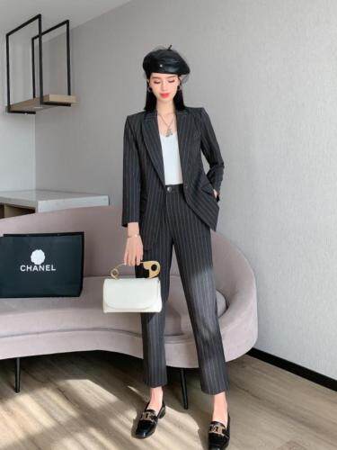 西服套装，女装职业装，觅 愉