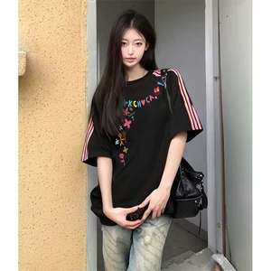抖音得物品质二开240克宽松纯棉美式潮牌印花三条杠中性风短袖T恤图片