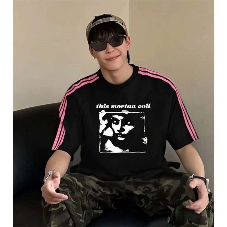 抖音得物品质二开240克宽松纯棉美式潮牌印花三条杠中性风短袖T恤,男装T恤,电商A486