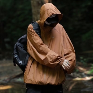 山系户外冲锋衣男连帽外套春秋季潮牌登山美式休闲夹克防水防风图片