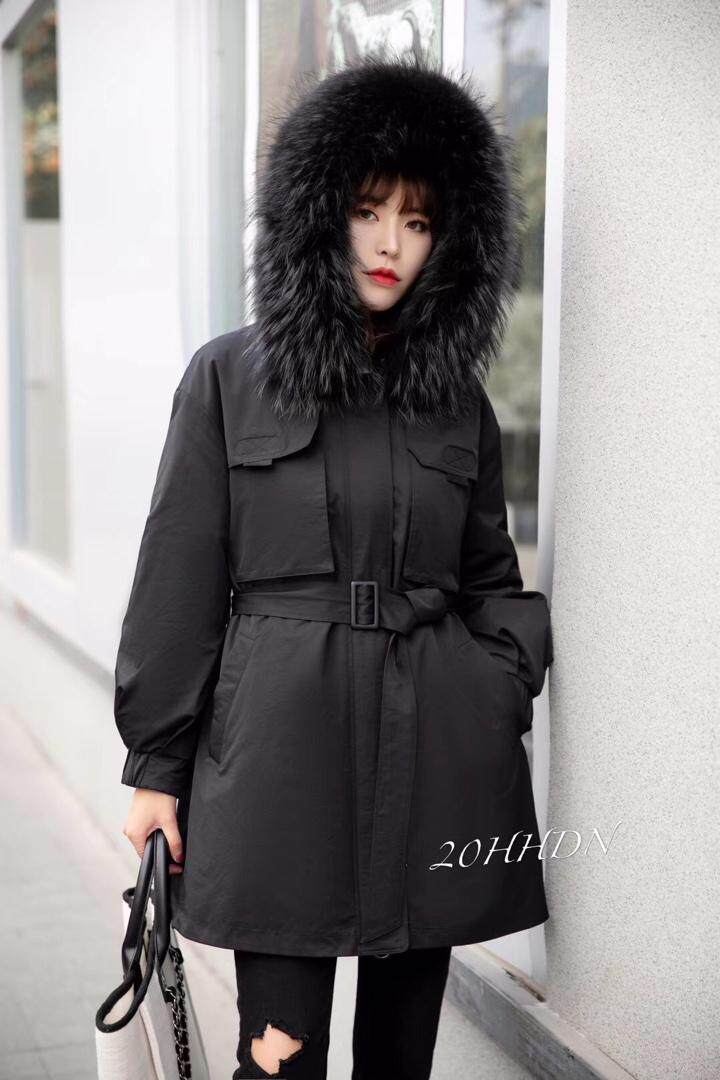 冬季新款大毛领羽绒服，女装羽绒服，红火丹妮