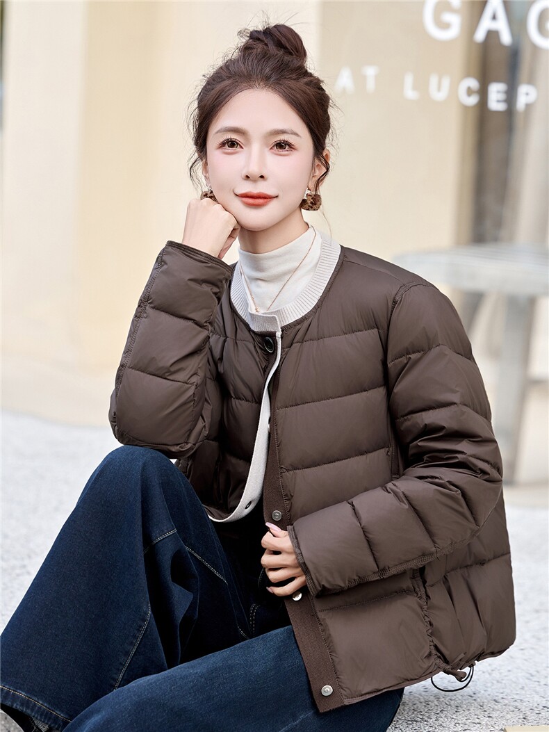2025冬季新款时尚撞色圆领白鸭绒羽绒服女外套,女装羽绒服,美沁