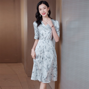 端庄大气高端真丝连衣裙女中长款夏装2026新款别致绝美真丝裙子图片