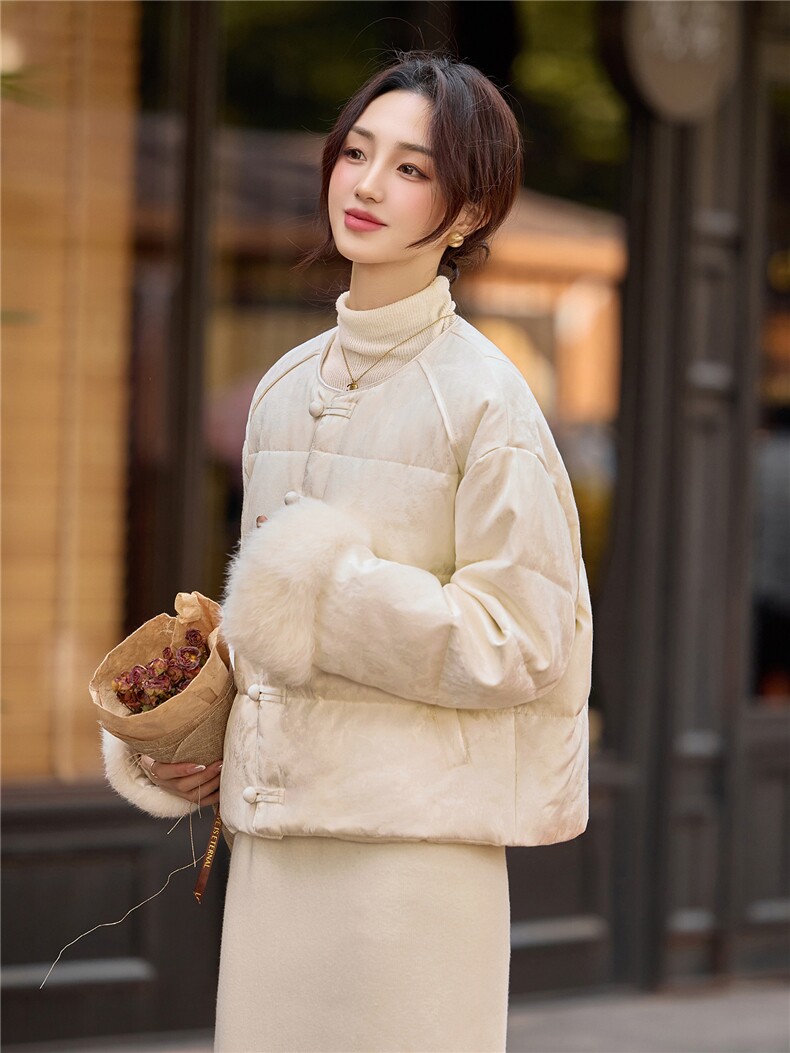 2025冬装新款复古盘扣门襟时尚羽绒服外套,女装羽绒服,曼琳思菲