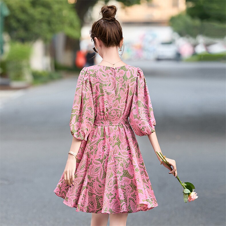 轻熟风碎花连衣裙2025年夏季新款风情万种收腰显瘦爆款裙子小个子,女装连衣裙,蓝诺裳