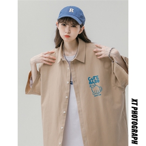 中性风23新款夏季时尚美式印花百搭宽松翻领衬衫短袖CS110P35控58,白色短袖短上衣搭配什么裙子好看图片