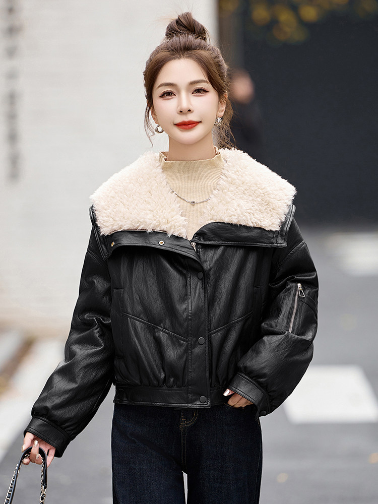 现货。现货。2024年皮衣拼接仿羊羔毛白鸭绒短款羽绒服,女装羽绒服,艾仟回(原伊仟回)