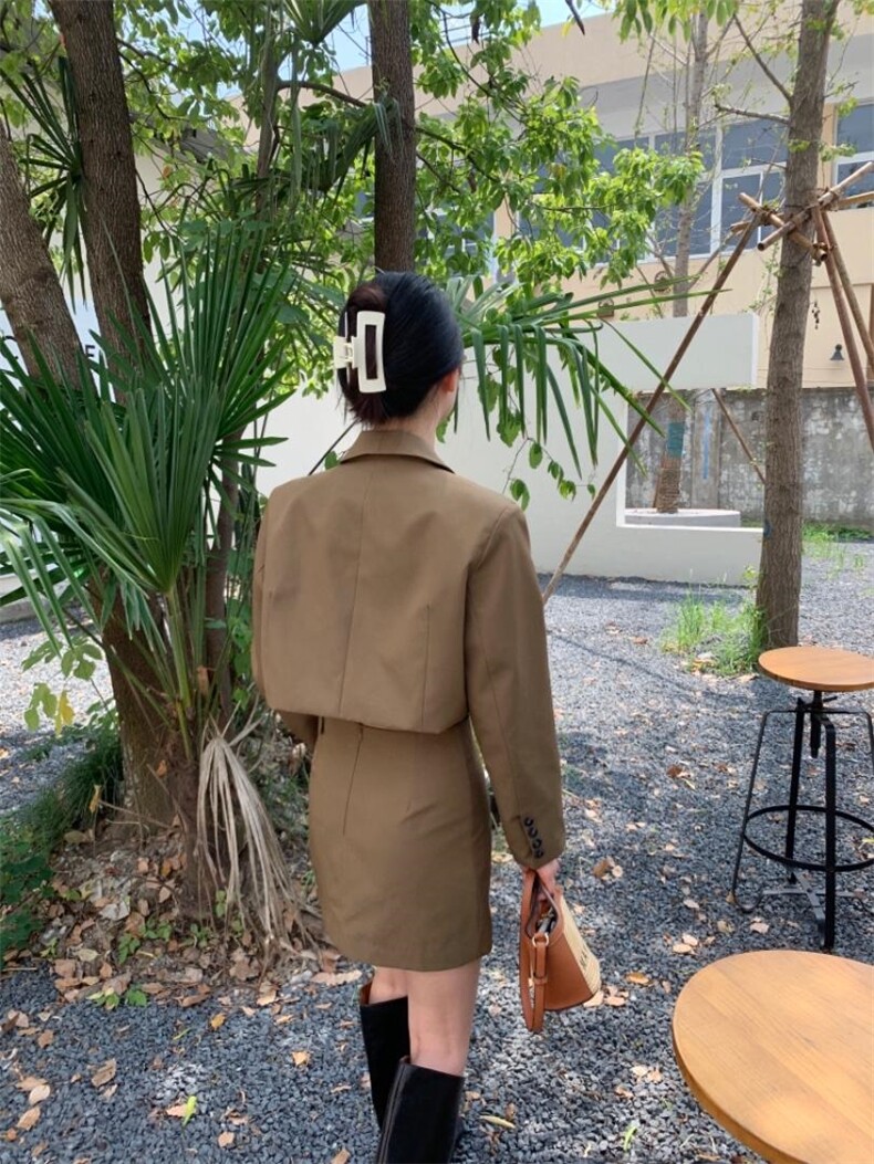 卡其棕套装，女装职业装，HE