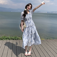 蓝色碎花法式连衣裙女2025夏季新款方领温柔设计感度假风小众裙子，女装连衣裙，2C053