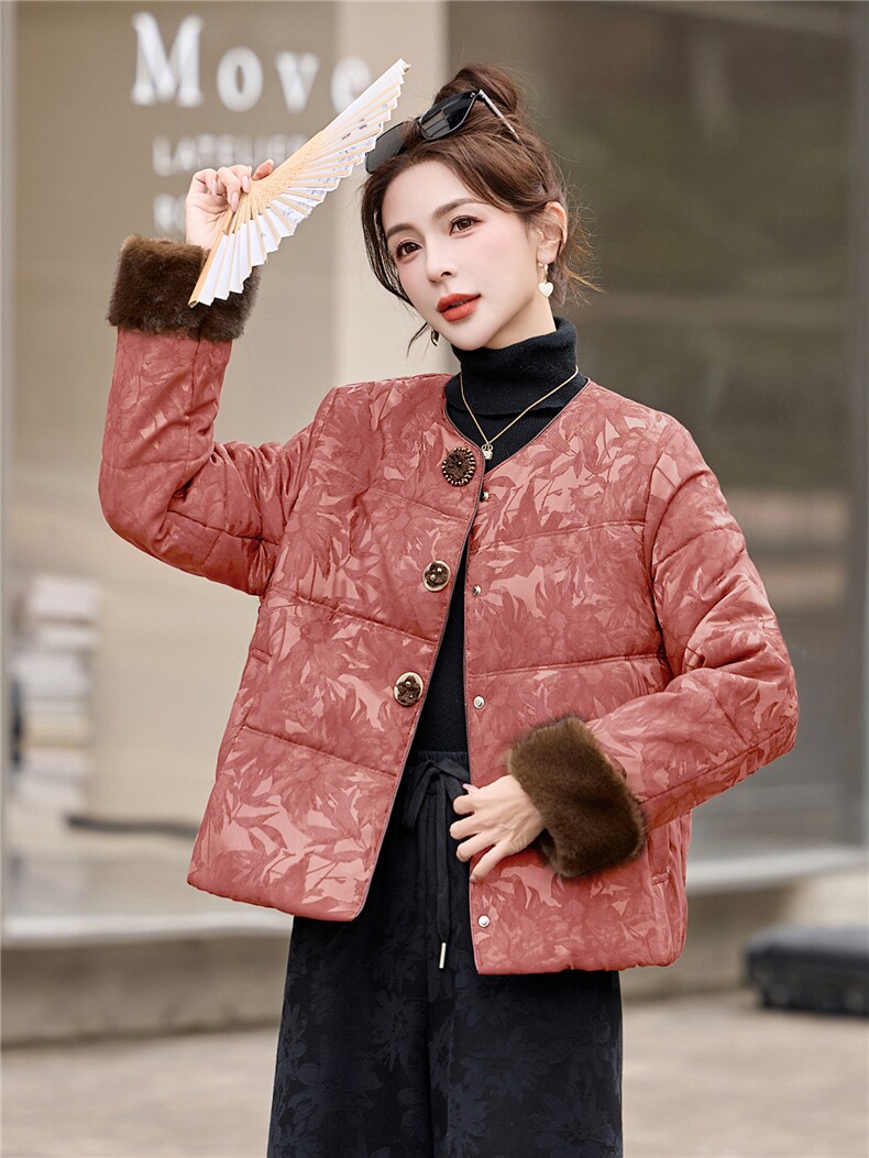现货2025年新款冬季中式羽绒服复古提花毛领袖口白鸭绒女外套潮流,女装羽绒服,璐依舞